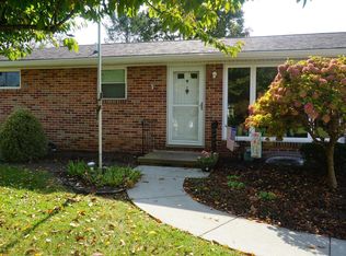 2434 Crystal Ln, York, PA 17402