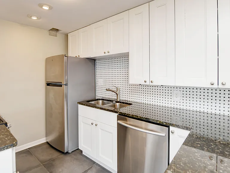 1620 E Broad St #402 — Photo 13