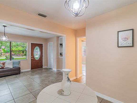 5th image of 2923 W Ellis Dr