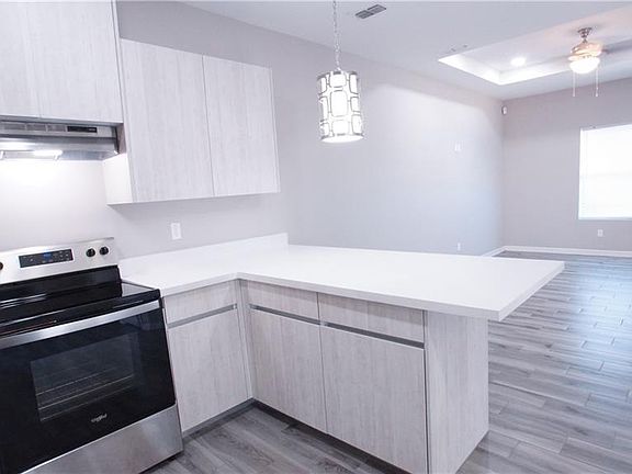 4th image of 412 E 2 1/2 St