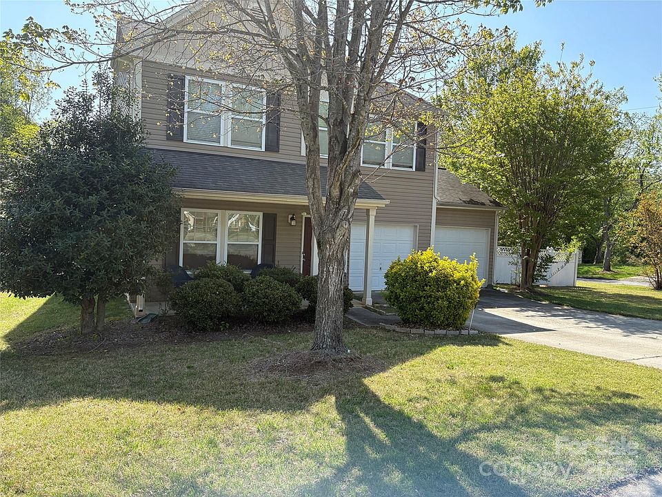 1st image of 1104 Valley St