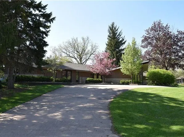 2431 S Carriage Hill Dr, Bellefontaine, OH 43311