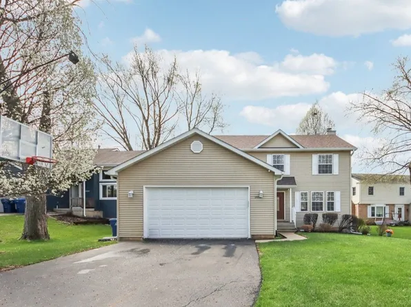 25241 W Entrance Dr, Lake Villa, IL 60046