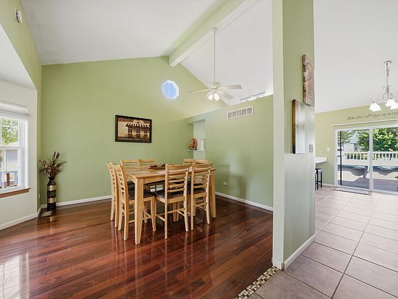 3rd image of 3215 Whitegate Rd