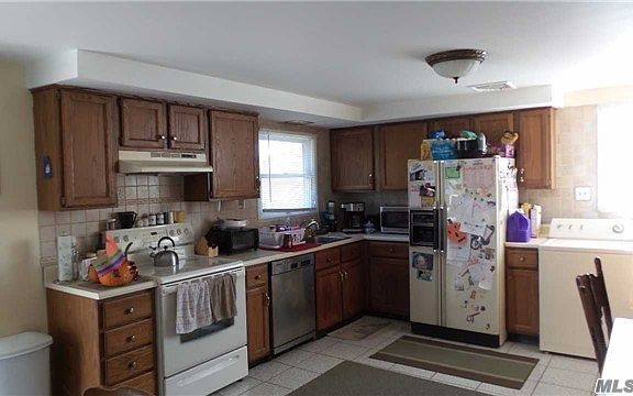 2nd image of 9 Irish Ln