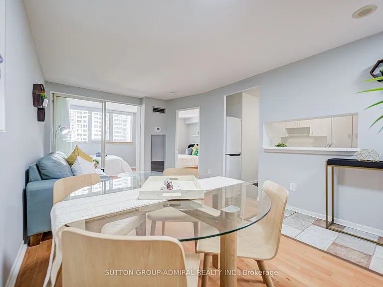 1055 Bay St #716 — Photo 6