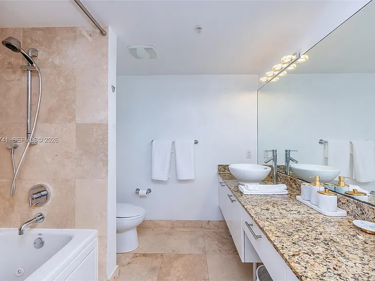 41 SE 5th St #1508 — Photo 16