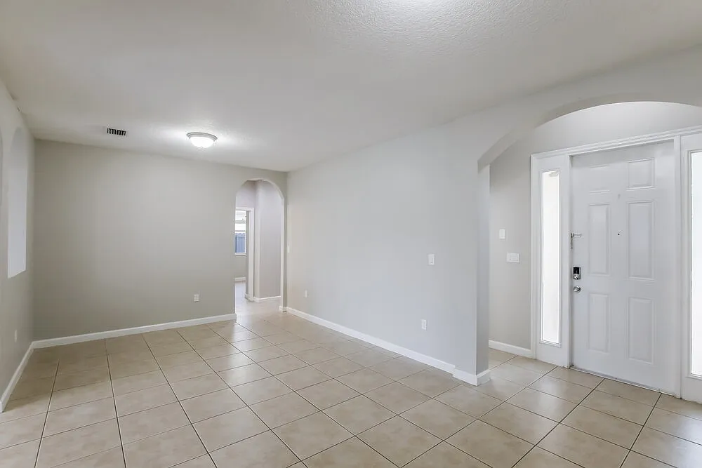 4 bed, 2.5 bath, 2468 sqft, $3,780 — Photo 4