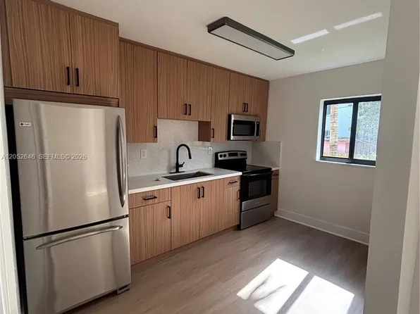 1353 NW 5th St #1, Miami, FL 33125