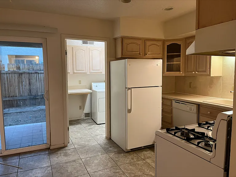 Kitchen & laundry room_10162023