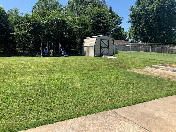 4th image of 220 Randall Dr
