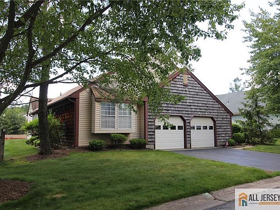 2nd image of 25 Bedfordshire Dr