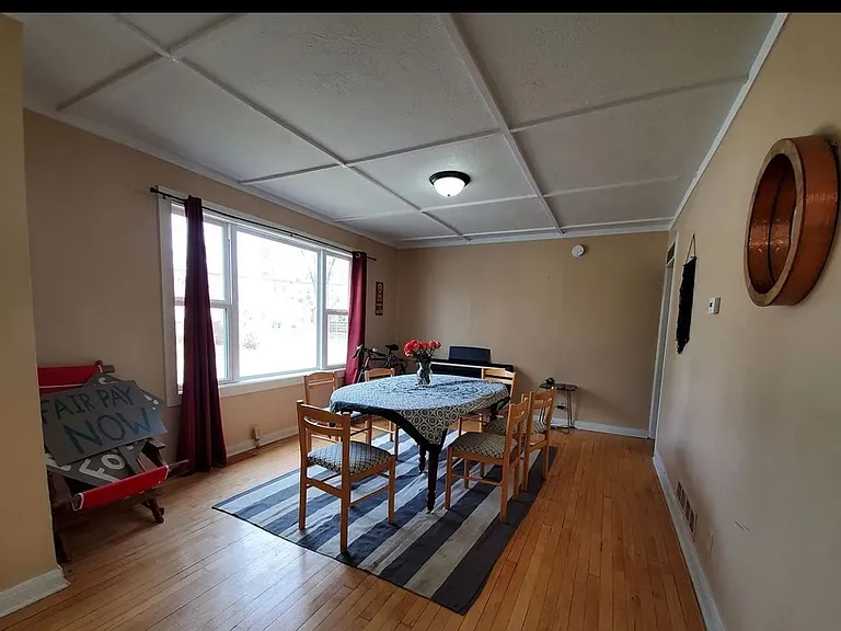 2128 E 5th St — Photo 3