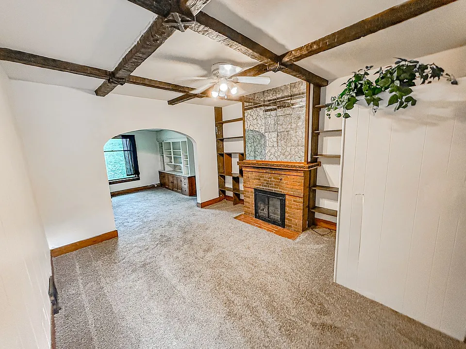 2225 Main St
