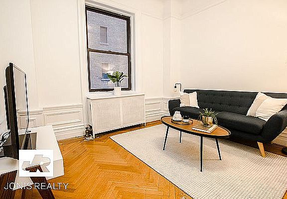 2nd image of 145 E 35th St APT 2RW