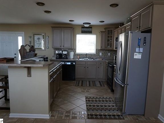 3rd image of 122 Dogwood Ln