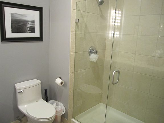 5th image of 522 Locust Ln Unit 402