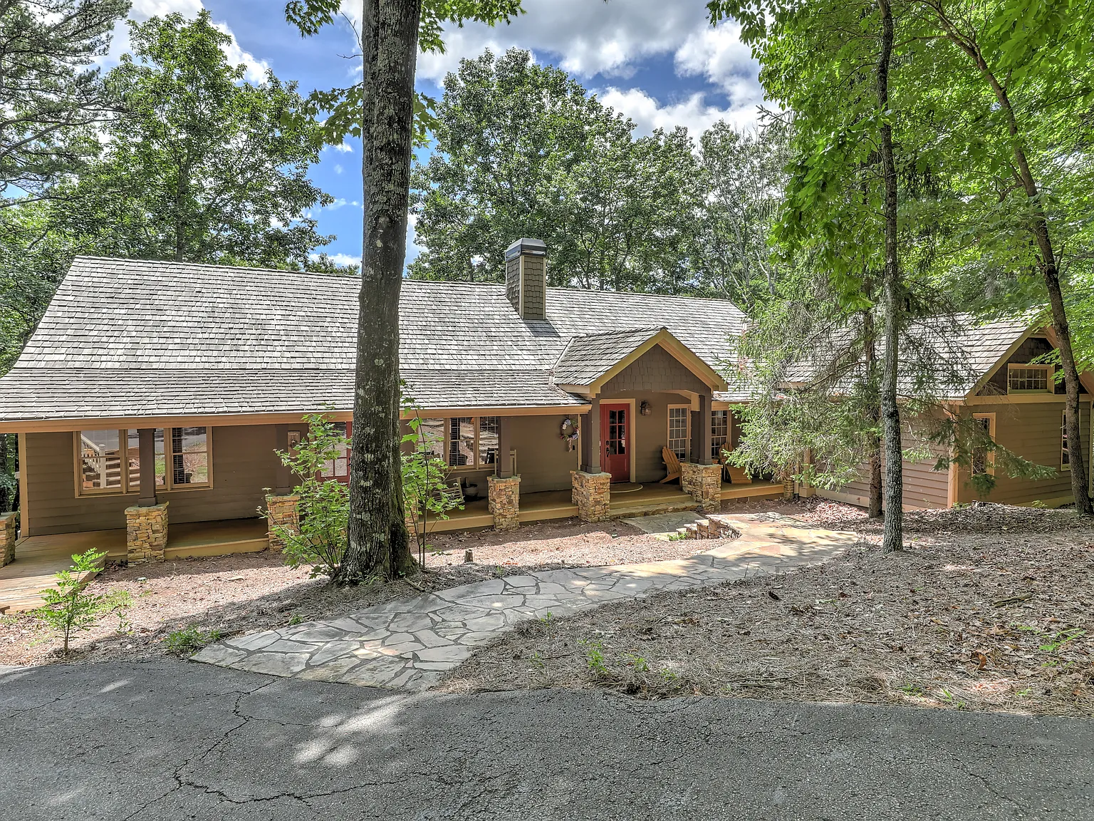 4 bed, 3.5 bath, 4300 sqft, $3,500 — Photo 2