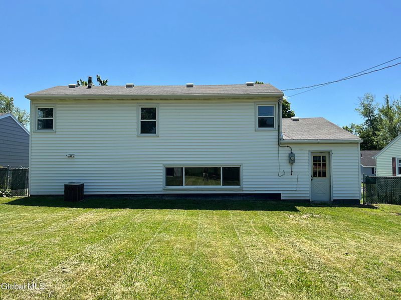 2nd image of 9 Dover Drive