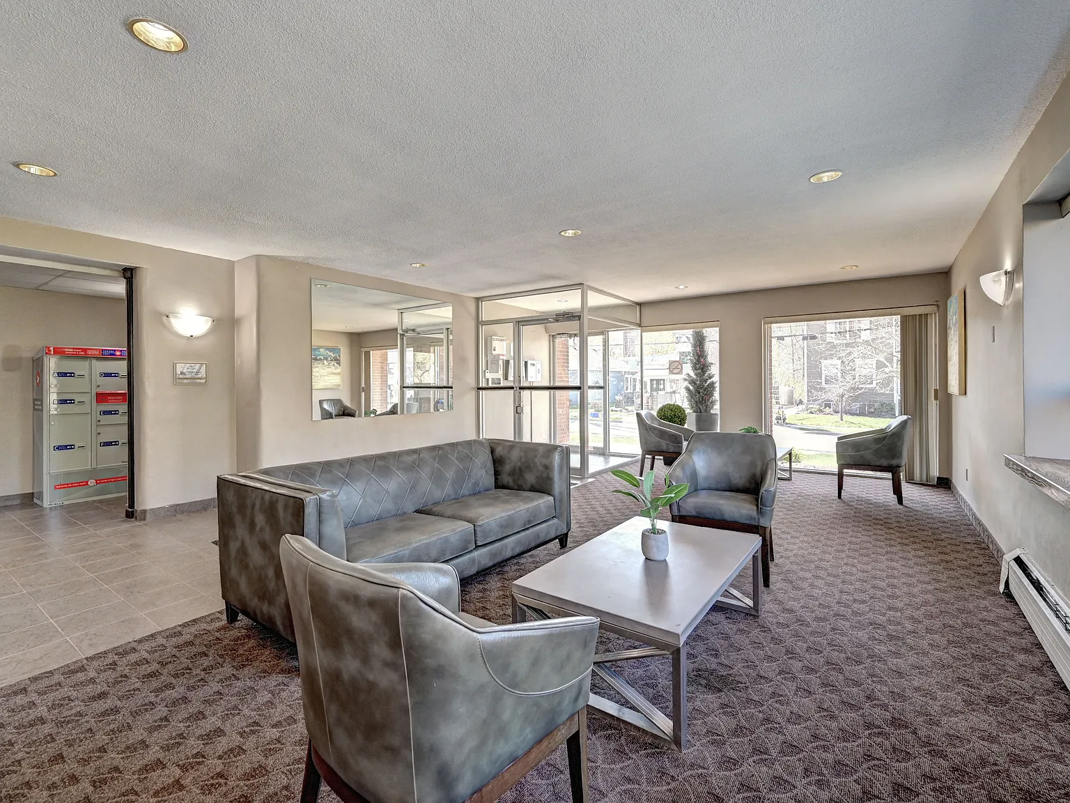 Parkdale Tower Apartments — Photo 4