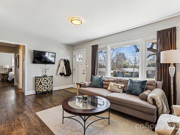 4th image of 2727 Hilliard Dr