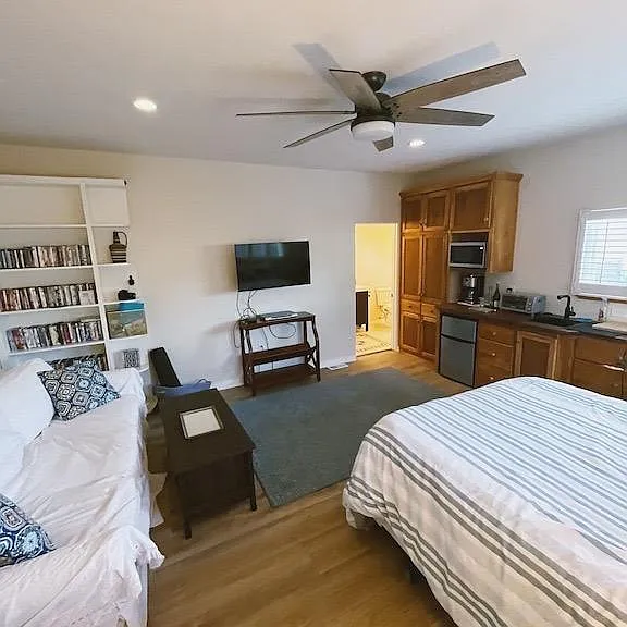 4664 Niagara Ave #A — Photo 2