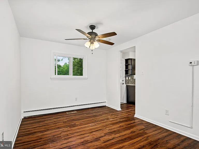190 Maple Ave — Photo 11