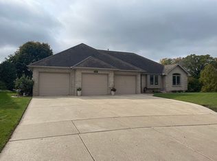 3022 Warm Springs Dr, Green Bay, WI 54311