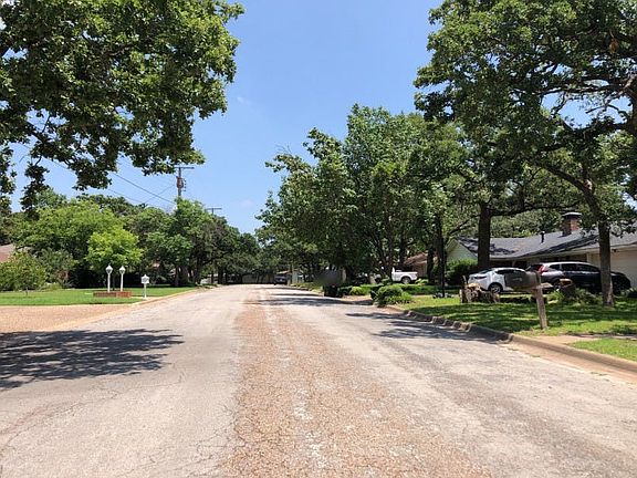 4th image of 900 NW 11th St