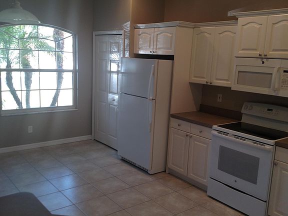 4th image of 1081 Whitegate Ct