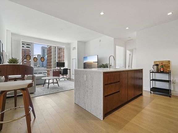 4th image of 75 Park Ln S APT 2106