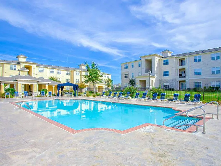 Sonoma Grande Apartments — Photo 3