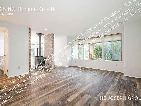 4th image of 825 NW Huckle Dr Unit D