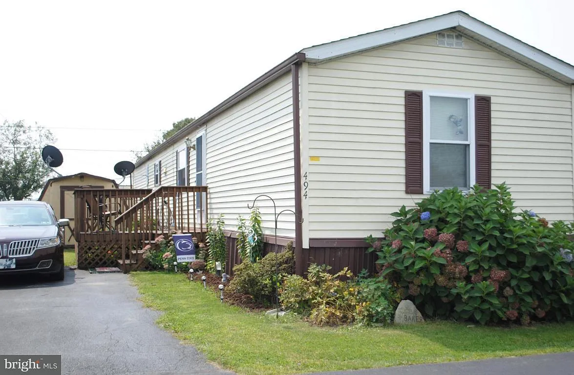 494 Chris Dr photo 1