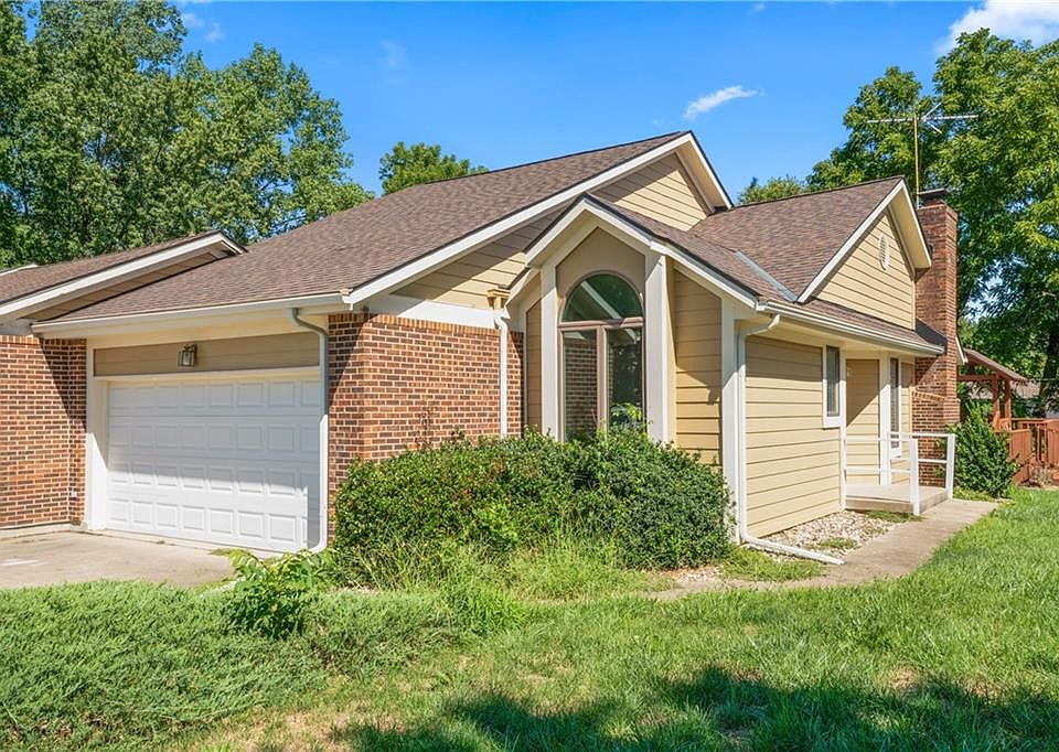 2306 Twin Oaks Dr, Harrisonville, MO 64701 | Zillow