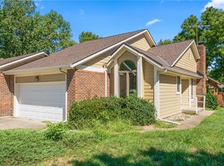 2306 Twin Oaks Dr, Harrisonville, MO 64701