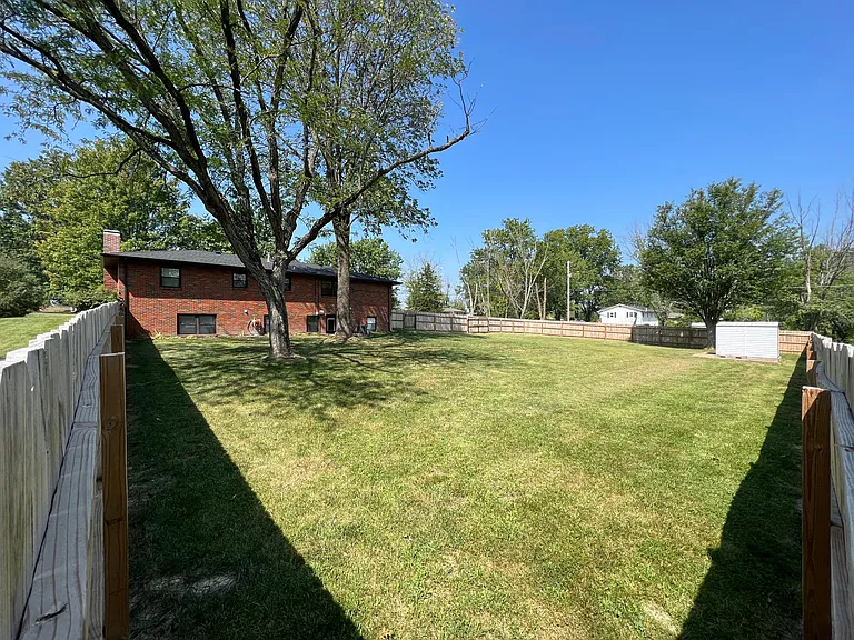 800 N West Park Ln — Photo 32