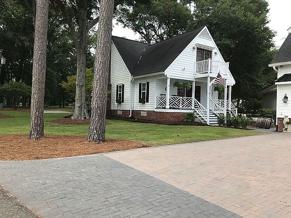 2nd image of 461 Lake Shore Dr