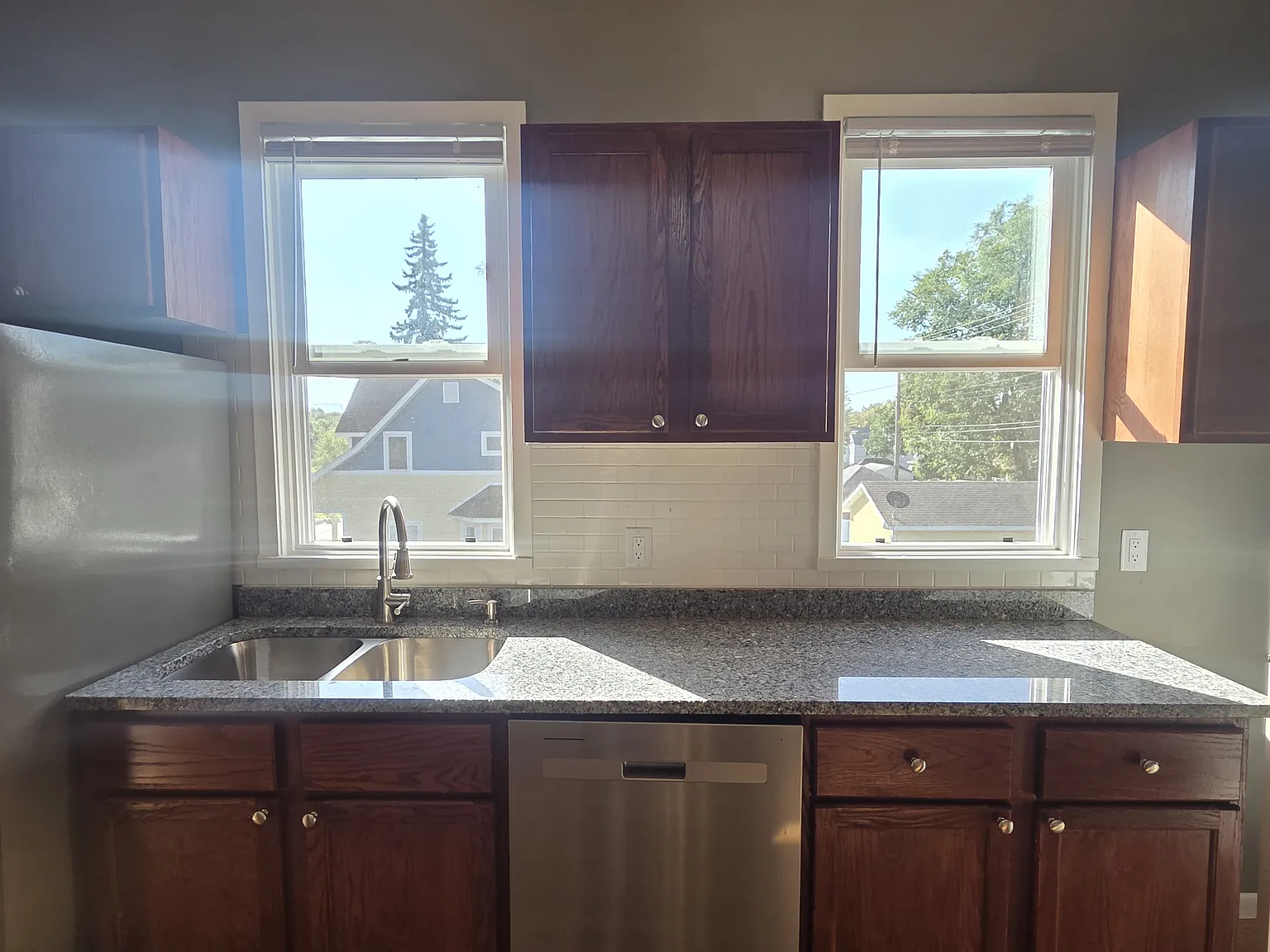 3 bed, 1296 sqft, $1,950 — Photo 4