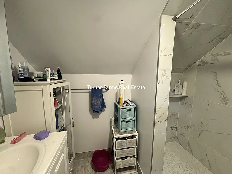 585 Somerville Ave #3B — Photo 11