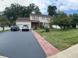 11 Jennifer Ln, Old Bridge, NJ 08857