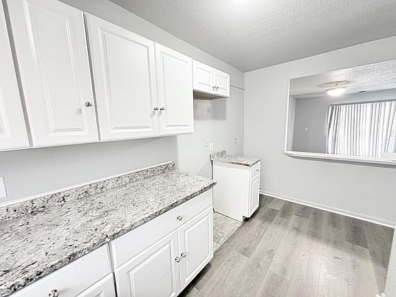 5th image of 1335 Brooke Park Dr APT 3