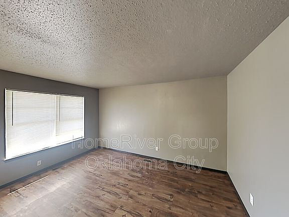3rd image of 4400 Bonaparte Blvd