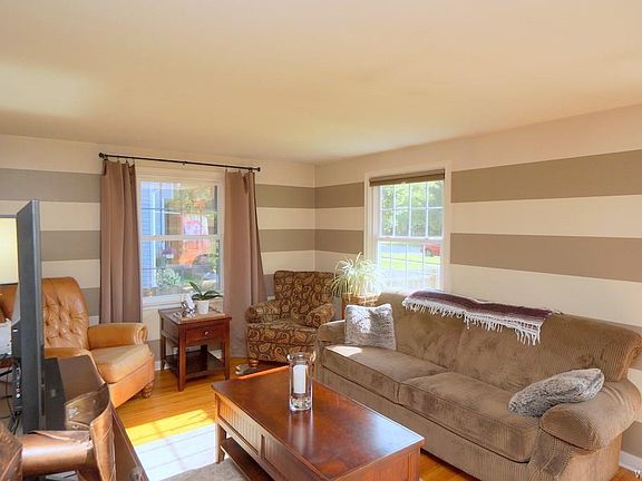 5th image of 352 Huxley Dr