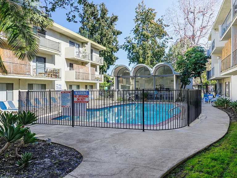 Park Manor Apartments — Photo 7
