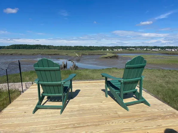 57 Webhannet Dr, Wells, ME 04090