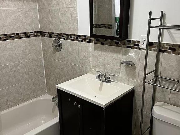 3rd image of 3207 Wickham Ave #1
