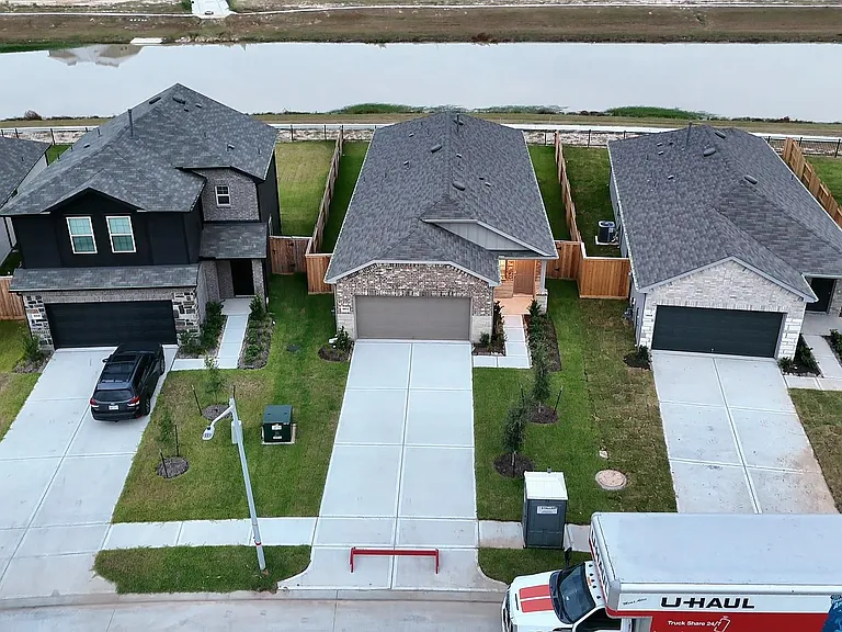 15932 Blass Valley Dr — Photo 2