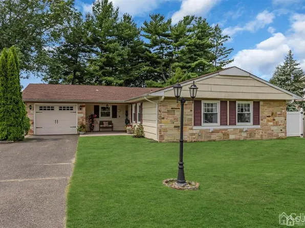 144 Idlewild Ln, Aberdeen, NJ 07747