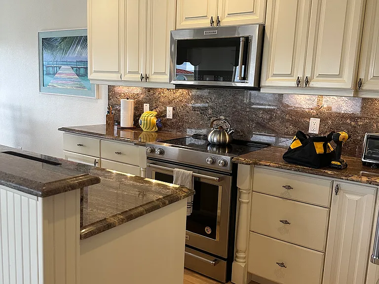 1333 Nettles Blvd — Photo 3